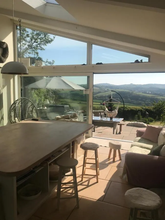 Hébergement de vacances Remote Thatch Cottage On Dartmoor With Hot Tub Exeter