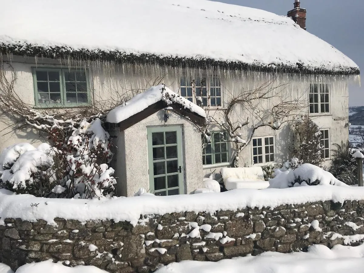 Remote Thatch Cottage On Dartmoor With Hot Tub Exeter 0*,  Royaume-Uni